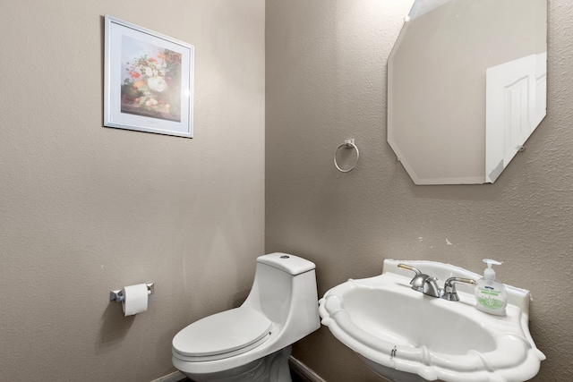 bathroom featuring toilet and sink