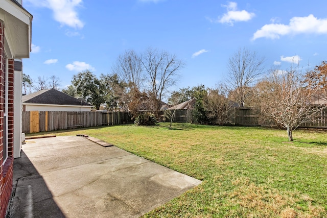 view of yard featuring a patio