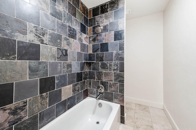 bathroom featuring tiled shower / bath