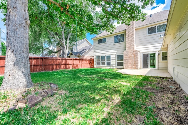 view of yard with a patio area