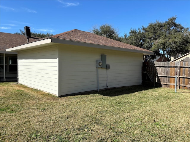 view of side of property featuring a yard