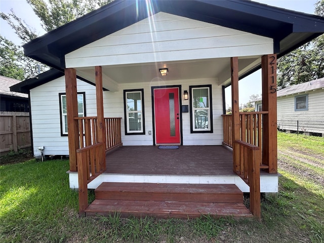 view of front of property featuring covered porch