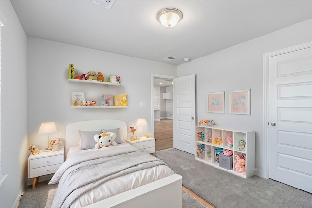 bedroom featuring carpet floors