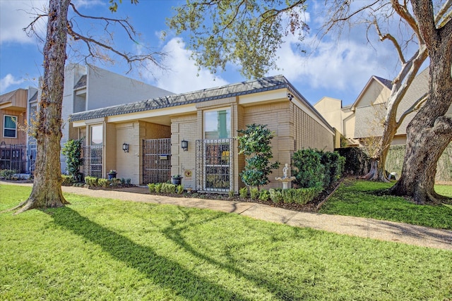 view of front facade with a front yard