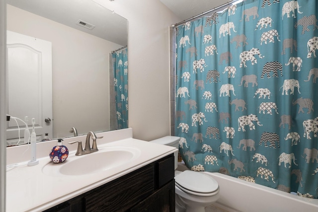 full bathroom with shower / tub combo with curtain, vanity, and toilet