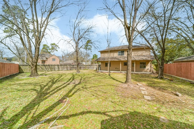 view of yard featuring a fenced backyard