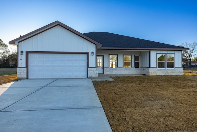 view of front facade with a garage and a front lawn