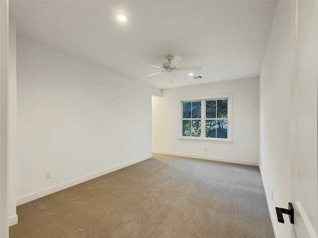 unfurnished room featuring carpet floors and ceiling fan