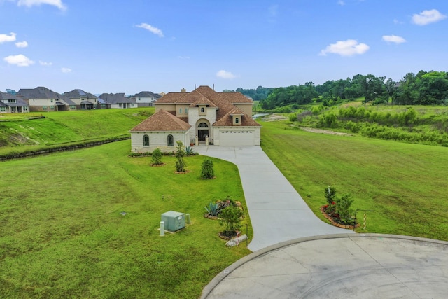 view of front facade featuring a front lawn