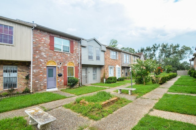 view of property featuring a front lawn