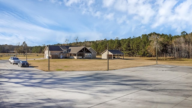 view of property's community featuring a lawn