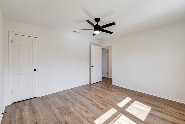 empty room featuring light hardwood / wood-style flooring and ceiling fan