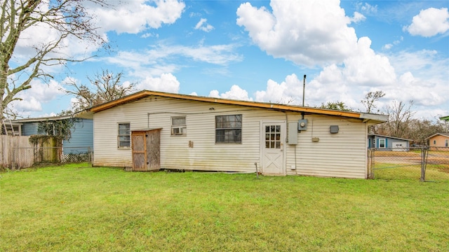 back of house featuring a yard