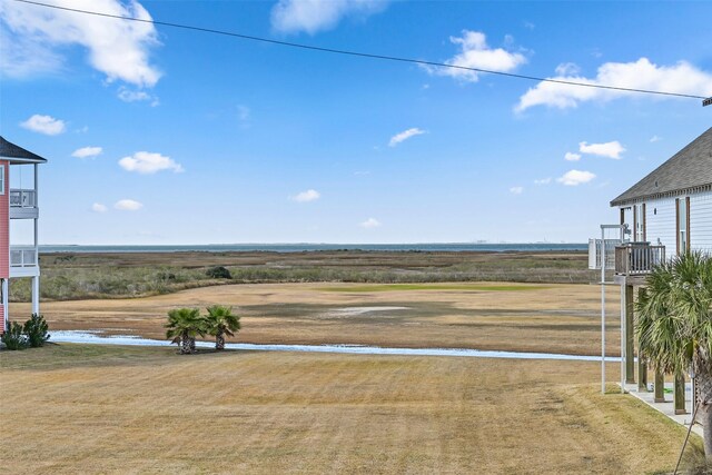 view of yard with a rural view