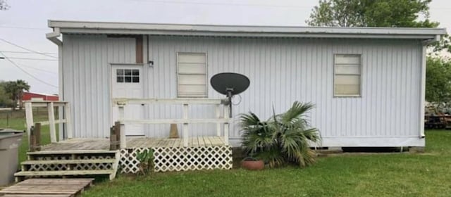 view of outdoor structure featuring a yard