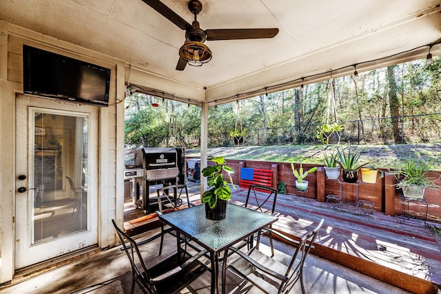 sunroom / solarium featuring ceiling fan