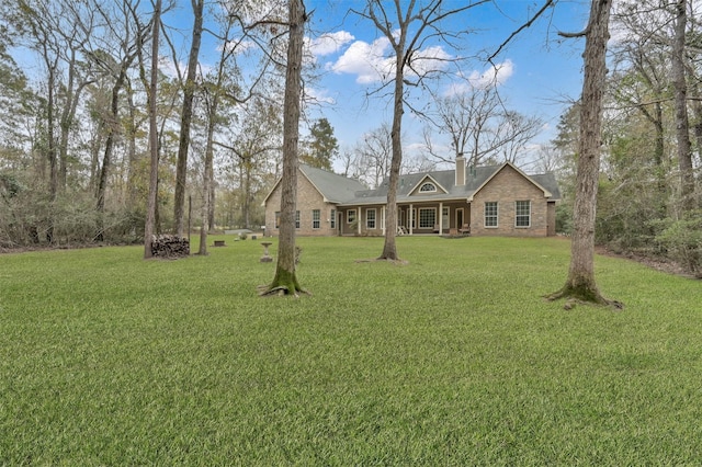 view of front of home featuring a front yard