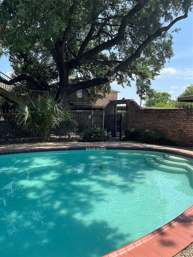 view of swimming pool