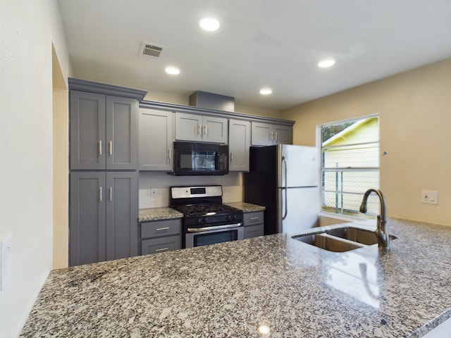 kitchen featuring visible vents, appliances with stainless steel finishes, gray cabinetry, and a sink