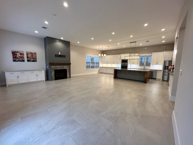 living room with sink and a chandelier