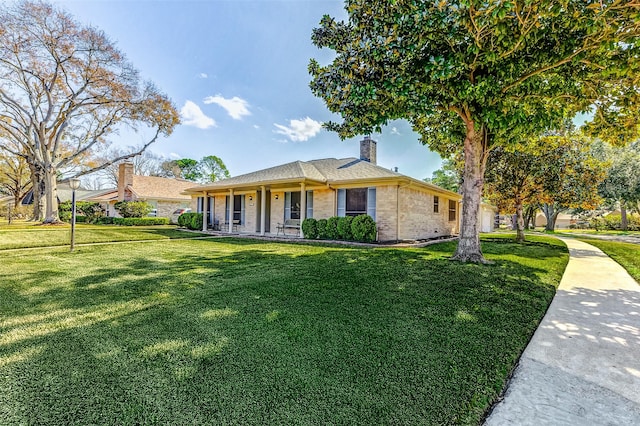 ranch-style house featuring a front lawn and covered porch