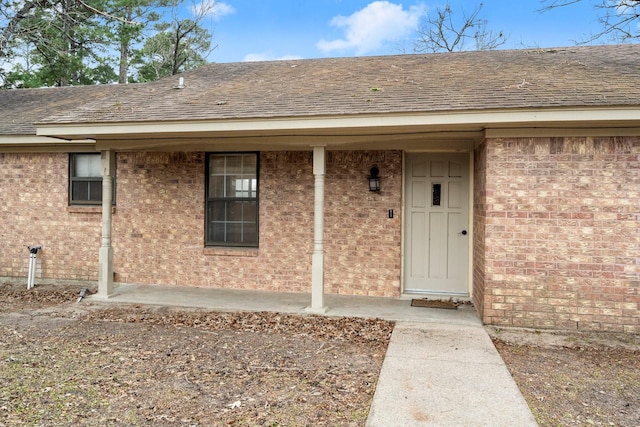 doorway to property with covered porch