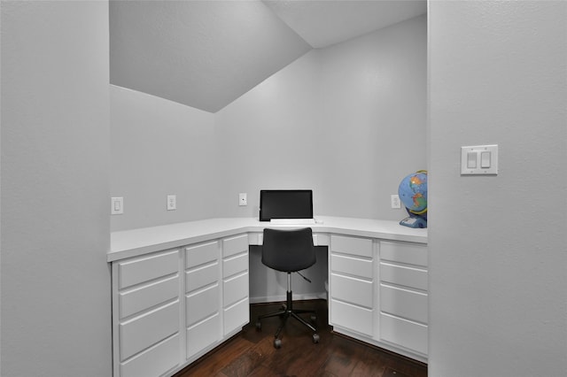 office area with dark hardwood / wood-style floors, built in desk, and vaulted ceiling