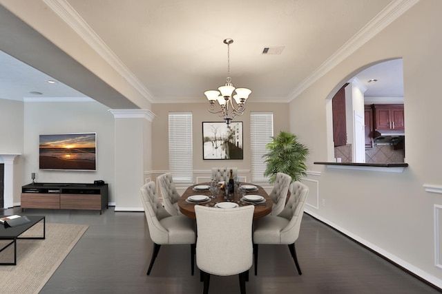 dining room featuring crown molding, dark hardwood / wood-style floors, and a chandelier