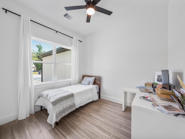 bedroom with ceiling fan