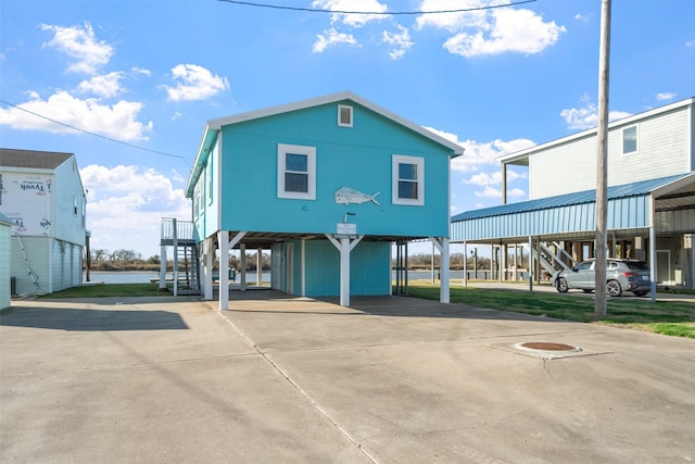 view of front of home featuring a carport