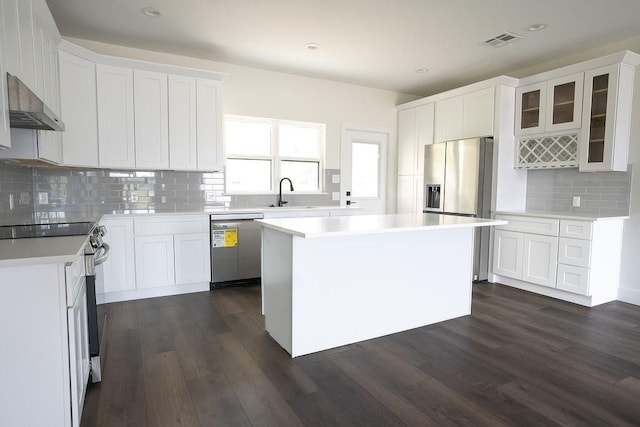 kitchen featuring sink, a center island, appliances with stainless steel finishes, dark hardwood / wood-style flooring, and white cabinets