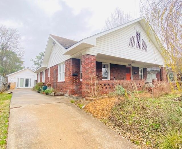 view of front of home with covered porch