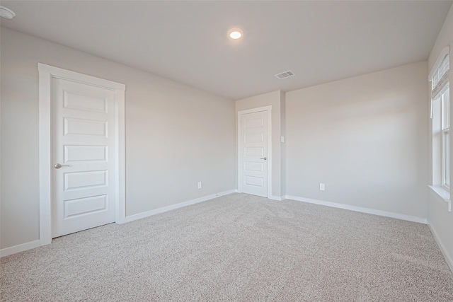 unfurnished room featuring carpet floors