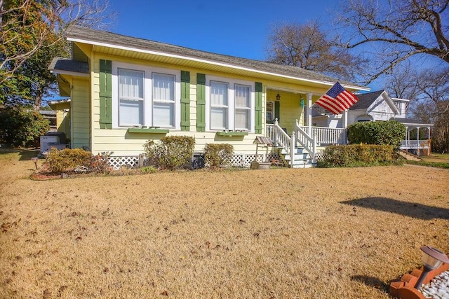 view of front of property featuring a porch and a front yard