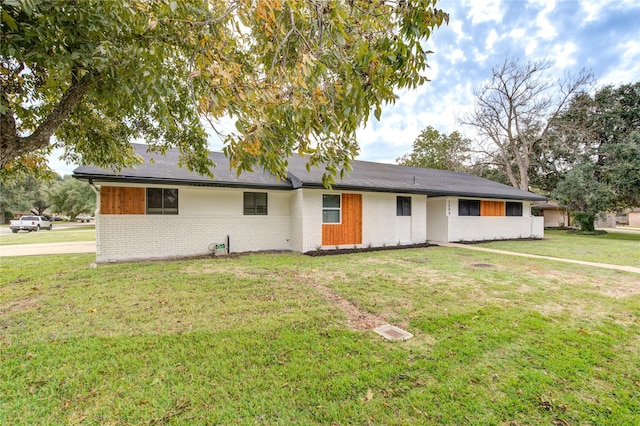 exterior space featuring a front lawn