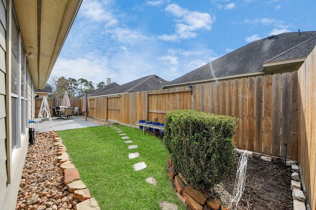 view of yard with a patio area