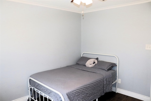 bedroom featuring dark hardwood / wood-style flooring, crown molding, and ceiling fan