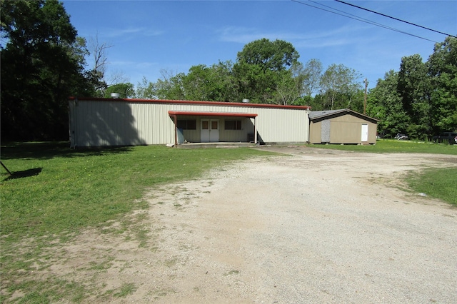 exterior space featuring a lawn