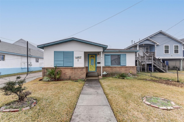 view of front facade with a front yard