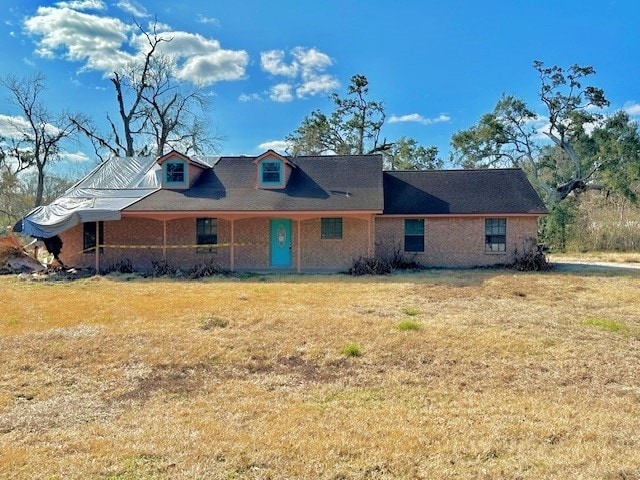 view of front of property with a front lawn