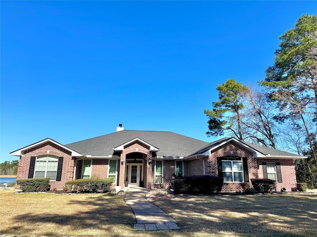 ranch-style house featuring a front yard