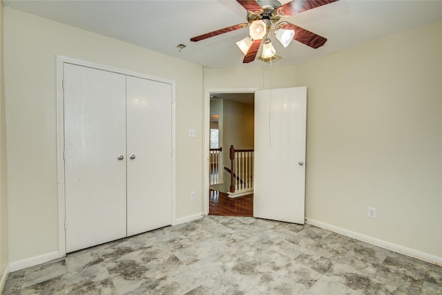 unfurnished bedroom with ceiling fan and a closet