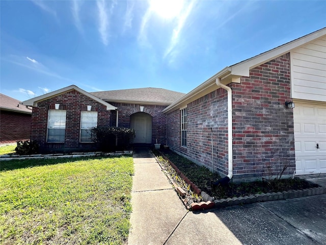 view of front of property with a front lawn