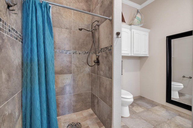 bathroom featuring ornamental molding, toilet, and curtained shower