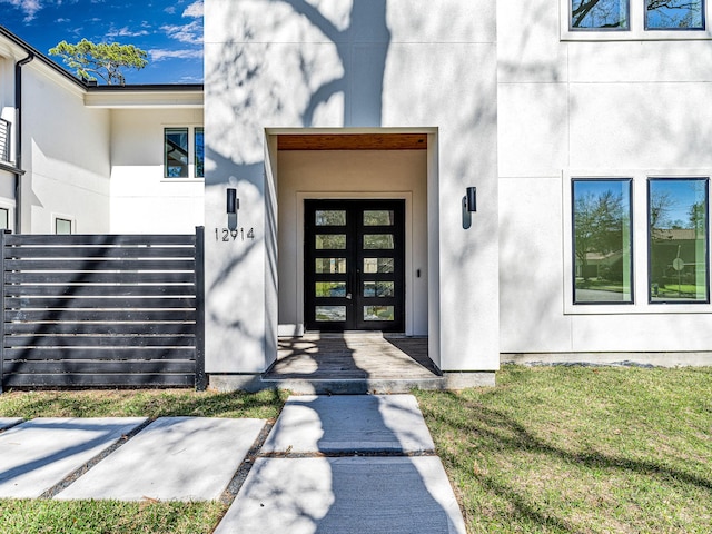 entrance to property featuring a yard