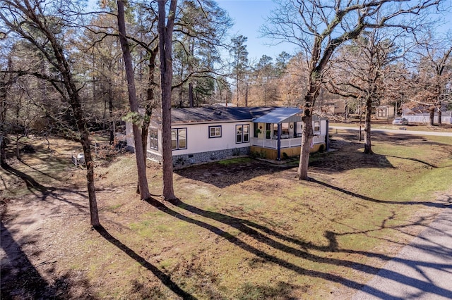 view of front of home featuring a front yard