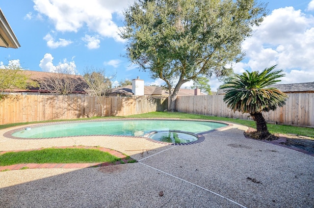 view of pool with an in ground hot tub and a patio area