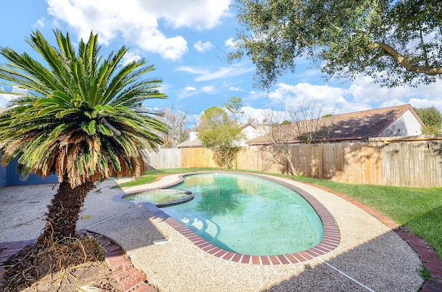 view of swimming pool