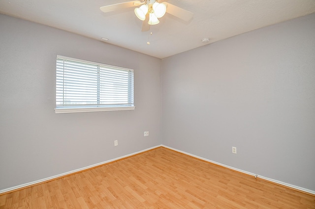 unfurnished room featuring light hardwood / wood-style floors and ceiling fan