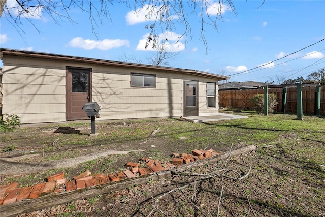 back of house featuring a yard